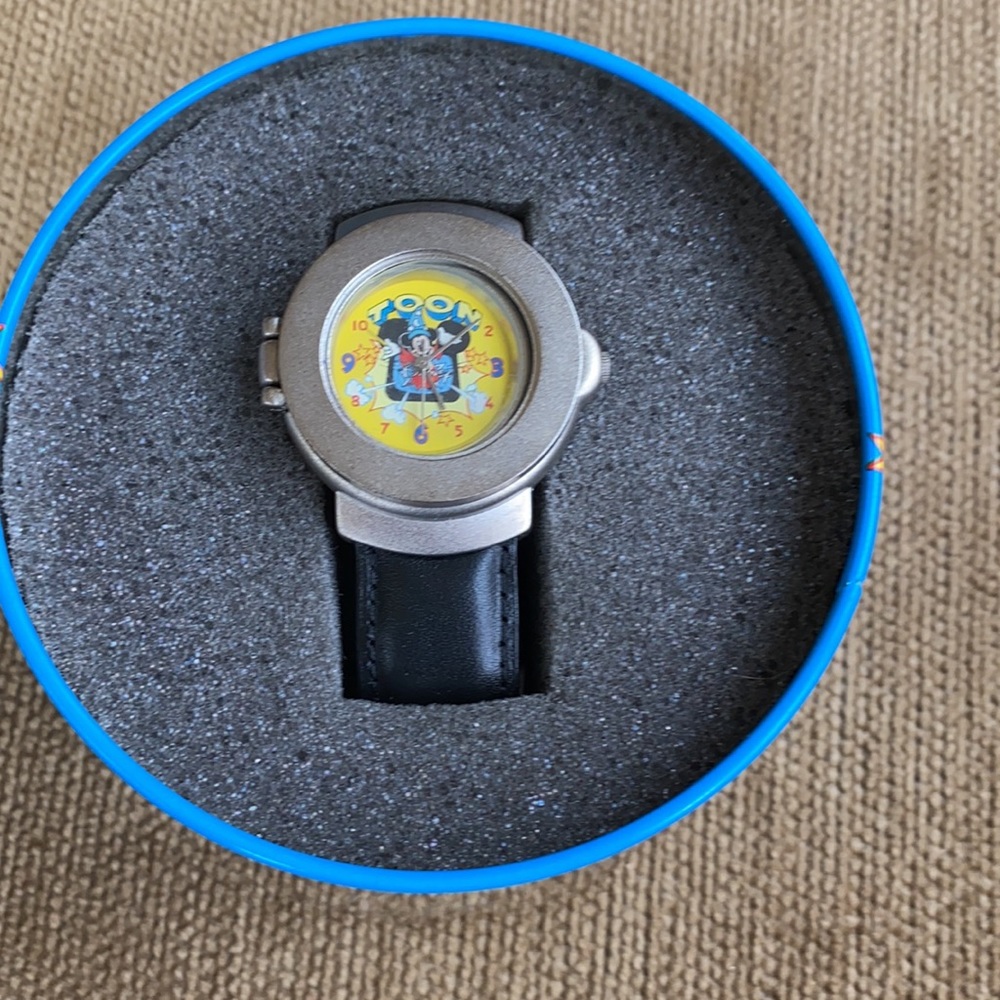 Toon Disney Collector Retro spring loaded watch